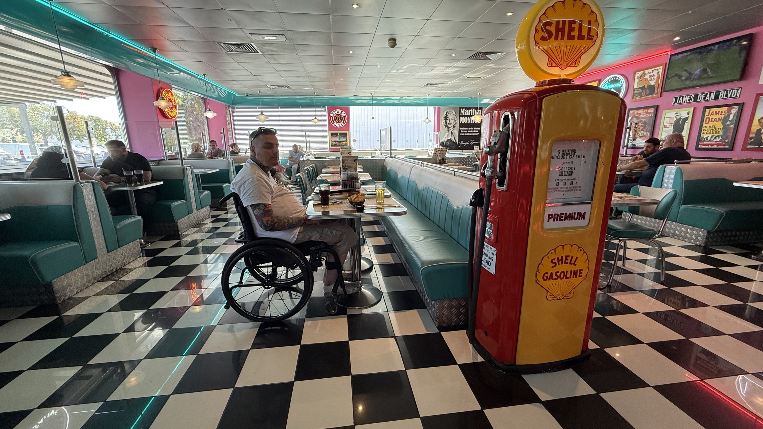 TOMMY’S DINER — miniature 5