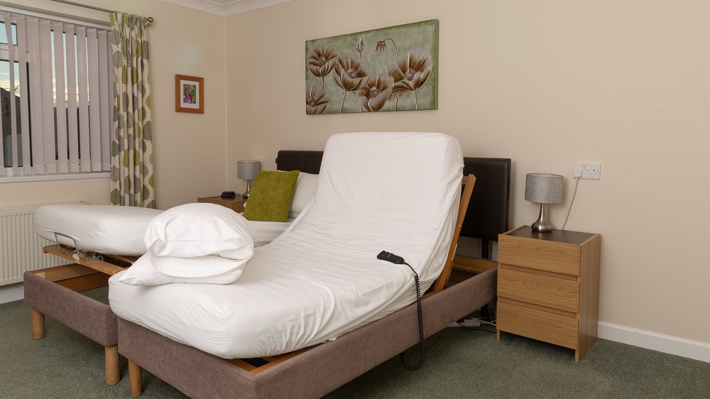 OUR BENCH – ACCESSIBLE HOLIDAY COTTAGES — miniature 7